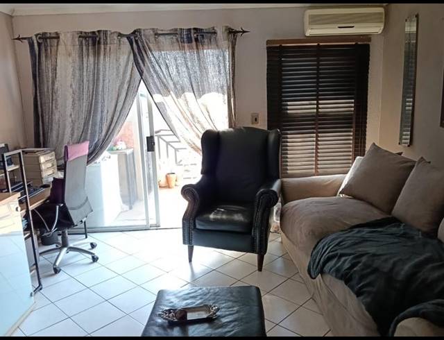 2 BEDROOM TOWNHOUSE FOR SALE IN SOUTH CREST